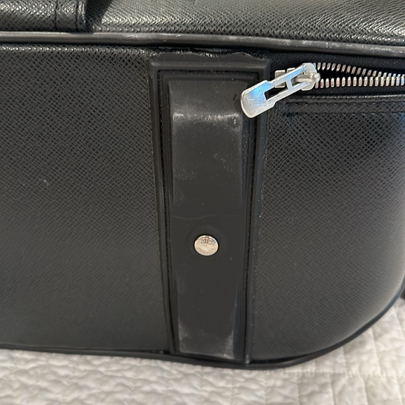 Louis Vuitton Carry On Suitcase - Picture 12 of 16